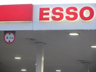 Esso_Height_Sign